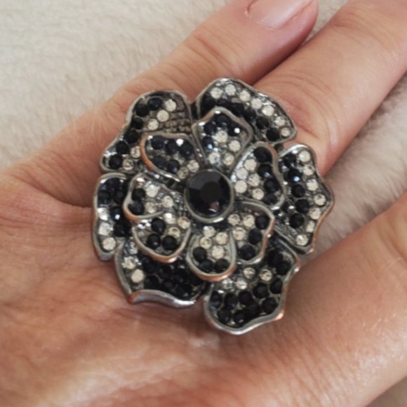 Vintage Black and White Beaded Ring ~ 4 for $30 Bundle ~ - Picture 1 of 12